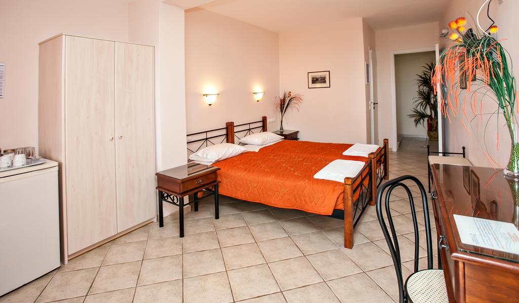 Arxontiko Hotel Тинос Екстериор снимка