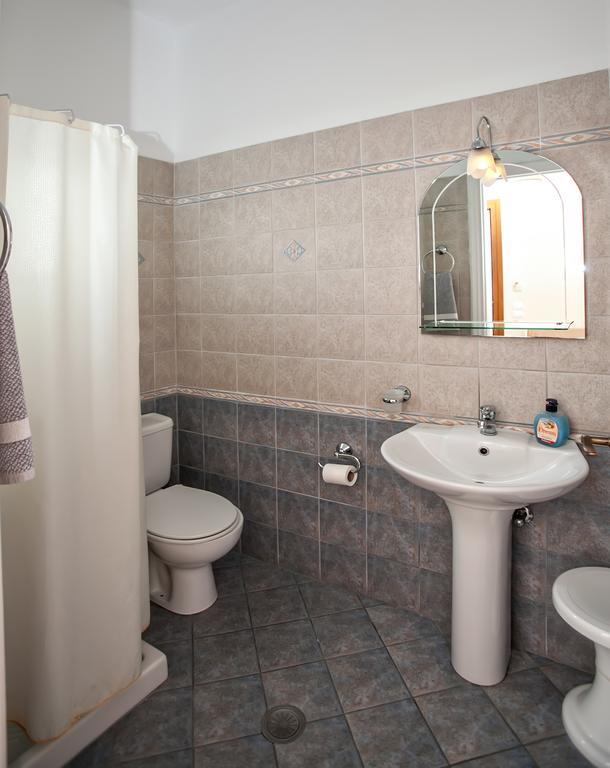 Arxontiko Hotel Тинос Екстериор снимка